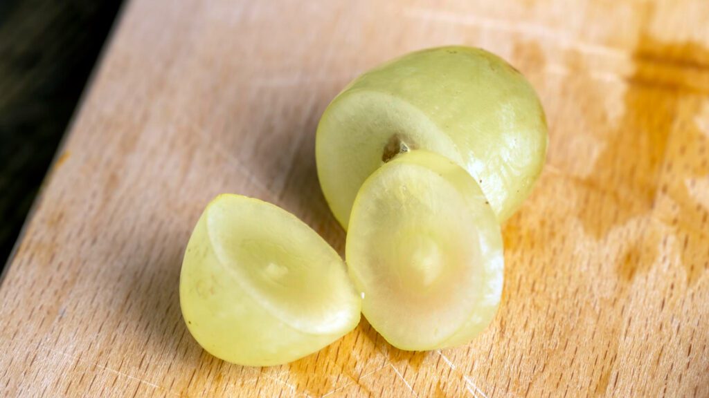 Sliced grape for hamster to eat easily.